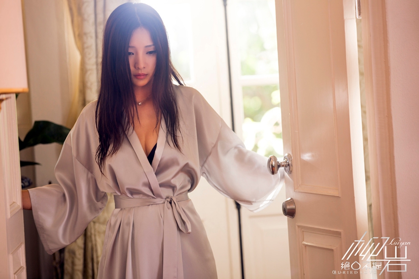 La hermosa Liu Yan exhibe su sensualidad en su nuevo MV9