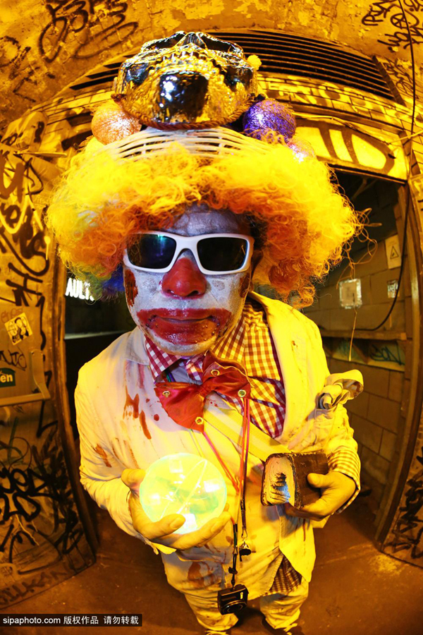 Increíbles disfraces por la calle de Londres en el Día Mundial del Zombie 11