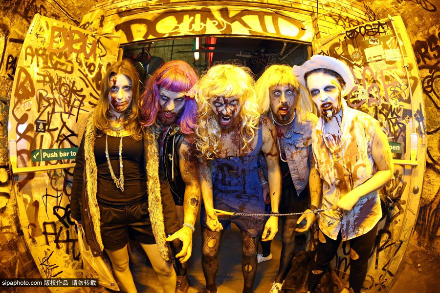 Increíbles disfraces por la calle de Londres en el Día Mundial del Zombie 10
