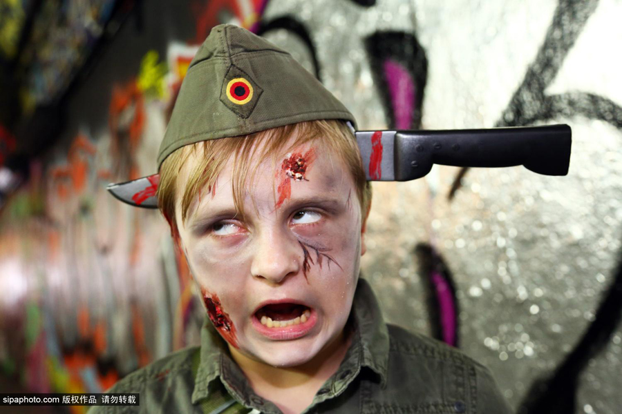 Increíbles disfraces por la calle de Londres en el Día Mundial del Zombie 9