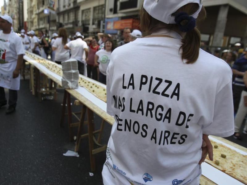 Cocinan en Buenos Aires pizza de 50 metros de largo 4
