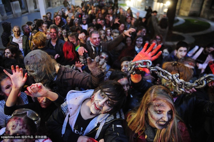 Decenas de zombis invaden las calles de Belgrado 7