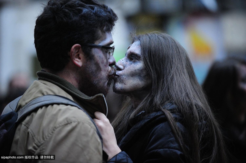 Decenas de zombis invaden las calles de Belgrado 6