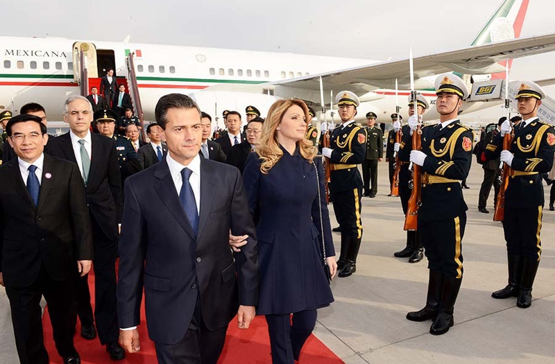 Presidente de México llega a Beijing para asistir a reunión de APEC y realizar visita de Estado2