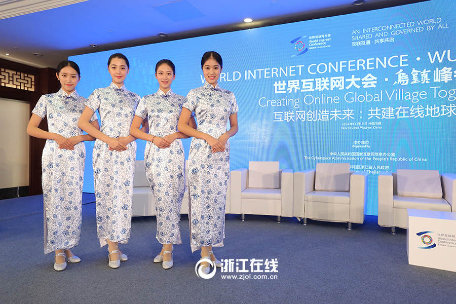Azafatas chinas guapas iluminan la Conferencia Mundial de Internet 5