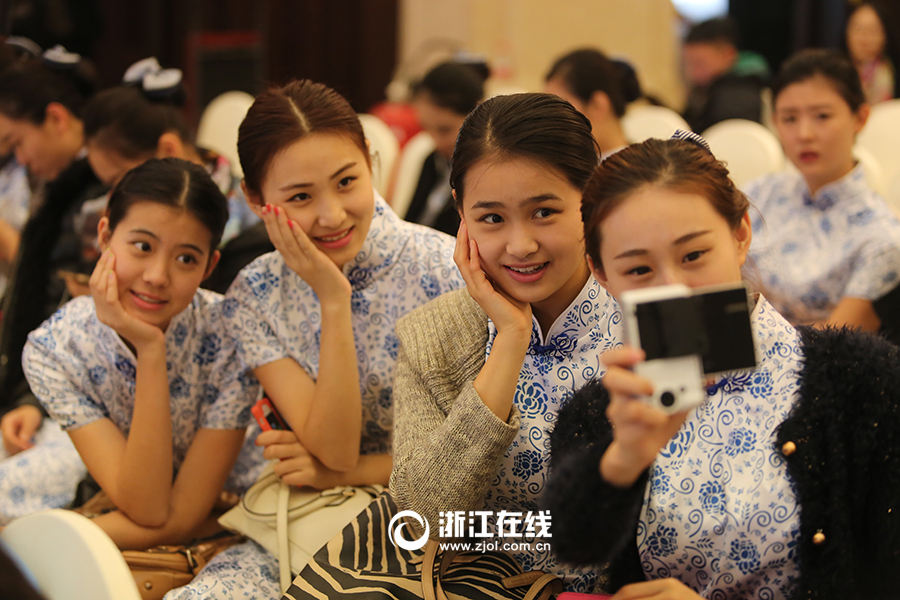 Azafatas chinas guapas iluminan la Conferencia Mundial de Internet 11