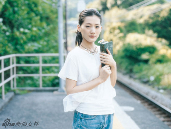 Ayase Haruka, sexy actriz porno más querida por los hombres en Japón 44