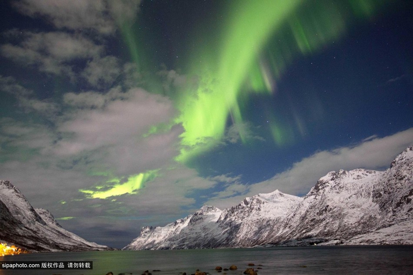 Maravillosa aurora ilumina fiordos de Noruega1