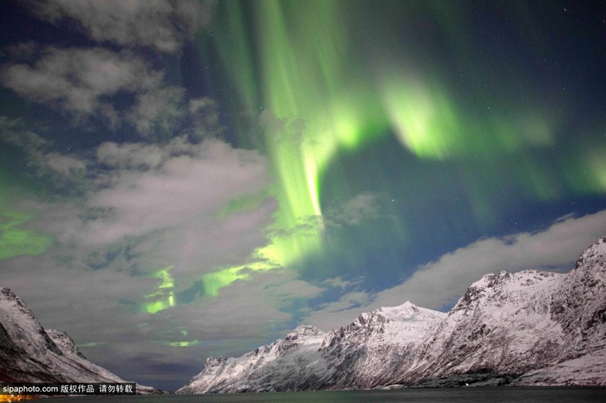 Maravillosa aurora ilumina fiordos de Noruega7