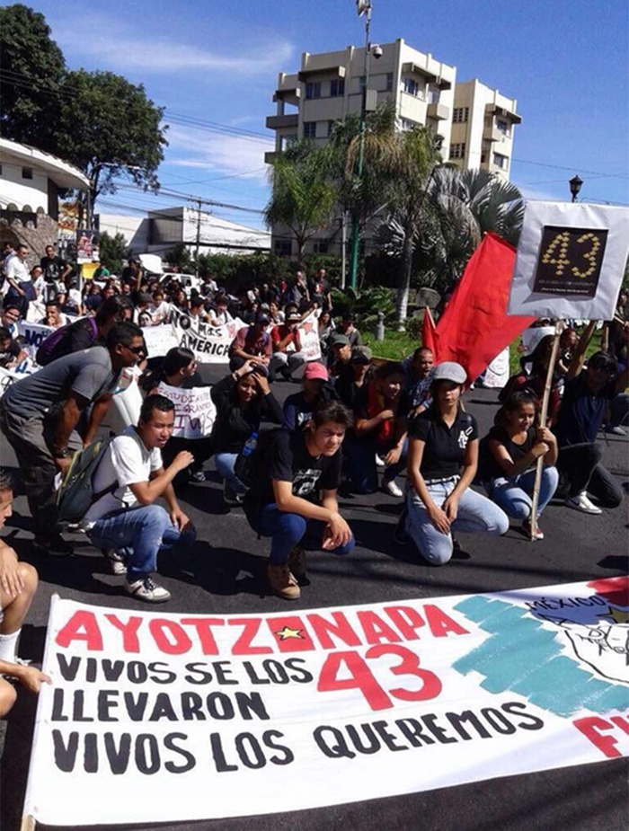 Protestan por todo el mundo por los 43 normalistas desaparecidos en ...