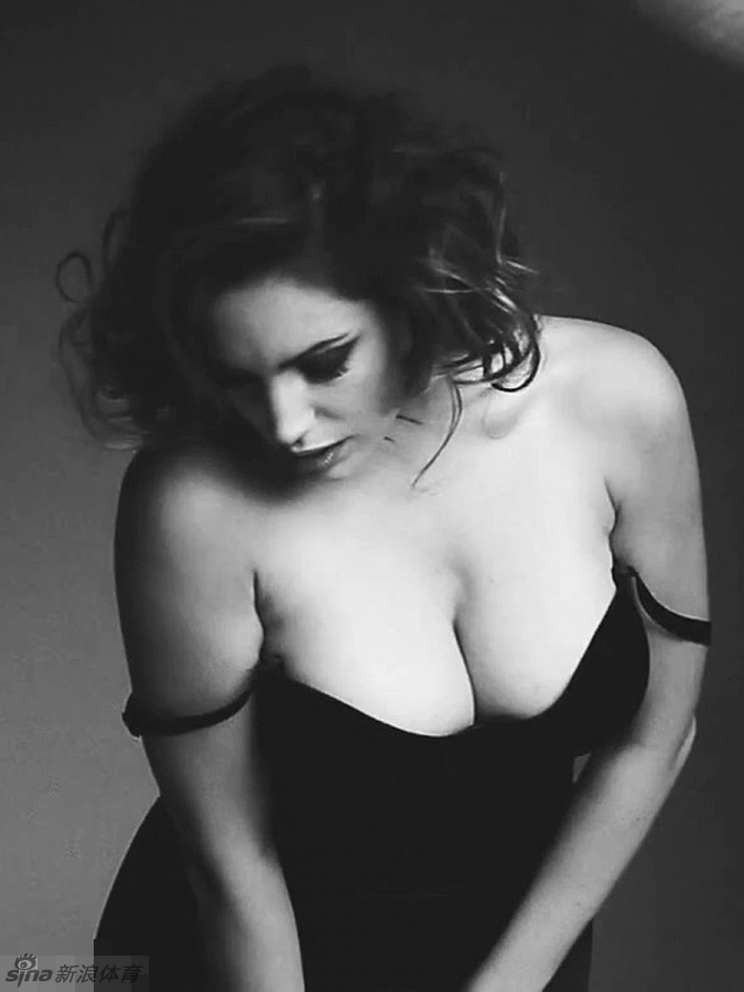 Fotos del calendario 2015 de la sexy diosa de la Premier League Kelly Brook 14