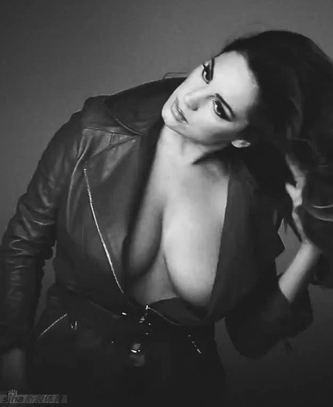 Fotos del calendario 2015 de la sexy diosa de la Premier League Kelly Brook 21