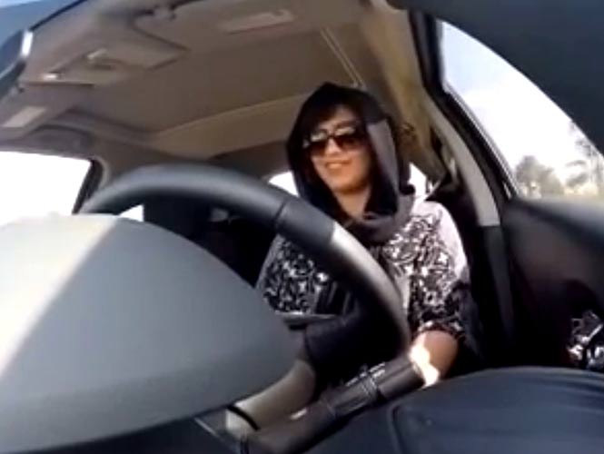 Mujeres saudíes desafían a la ley y conducen automóviles, acaban en prisión