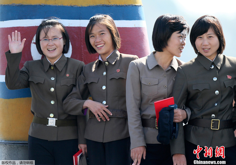 Fotos de mujeres soldados del mundo, la unión de belleza y milicia 7