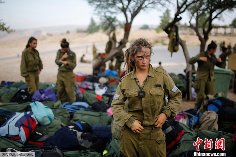 Fotos de mujeres soldados del mundo, la unión de belleza y milicia 22