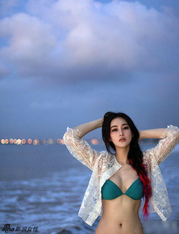 Sexy actriz china se desnuda para mostrar sus curvas atractivas 10