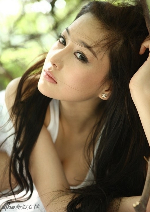 Sexy actriz china se desnuda para mostrar sus curvas atractivas 222