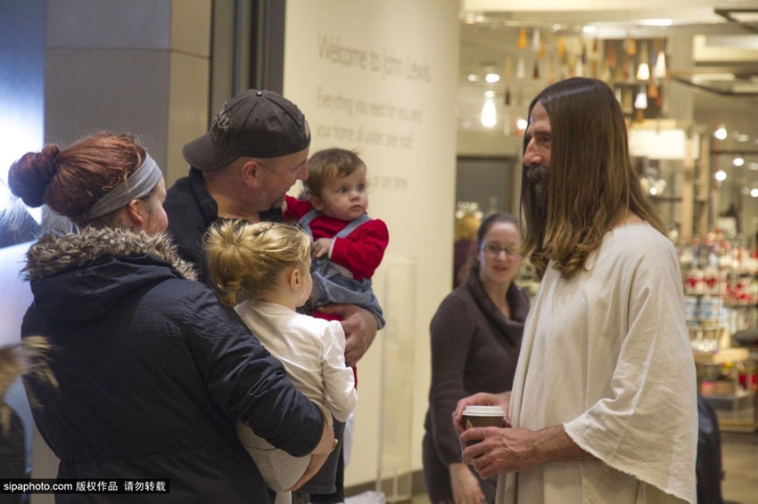Aparece ¨Jesús Cristo¨ en un centro comercial de Londres3
