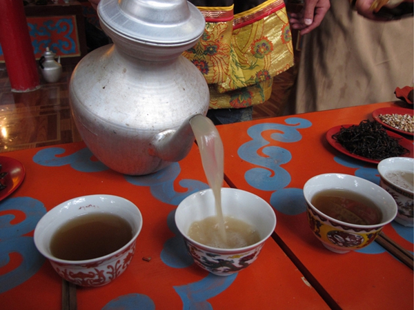 Enciclopedia de la cultura china: Tradiciones vitivinícolas tibetanas 千奇百怪的藏族酒俗 1 Enciclopedia de la cultura china: Tradiciones vitivinícolas tibetanas 千奇百怪的藏族酒俗 1
