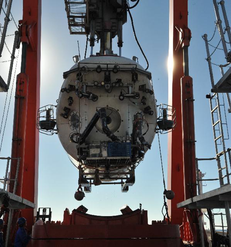 El Jiaolong se sumerge para estudiar los respiraderos hidrotérmicos activos en el océano Índico