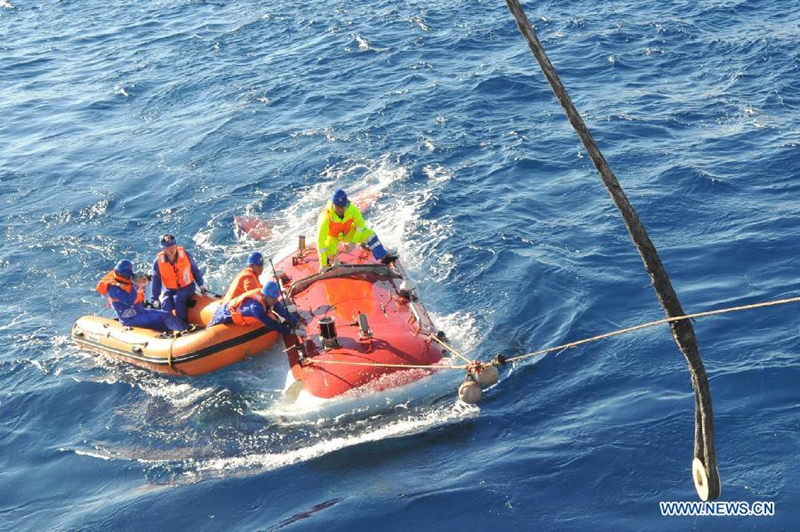 El Jiaolong se sumerge para estudiar los respiraderos hidrotérmicos activos en el océano Índico