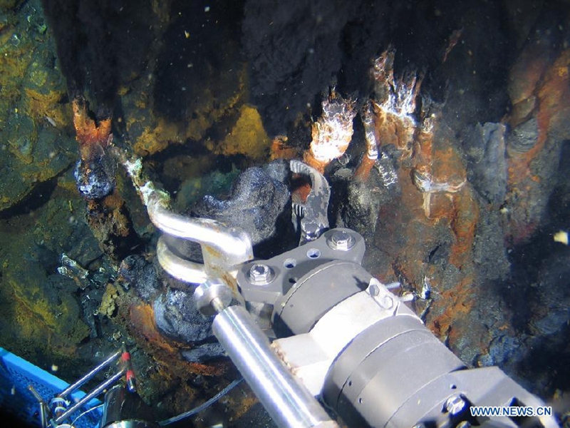 El Jiaolong se sumerge para estudiar los respiraderos hidrotérmicos activos en el océano Índico