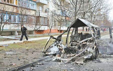 Un conductor graba un bombardeo que acabó con la vida de 30 personas en Ucrania