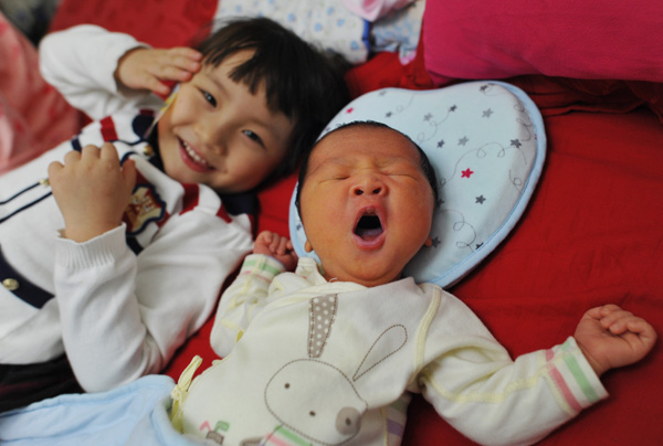 Urgen a las parejas shanghainesas a tener más hijos