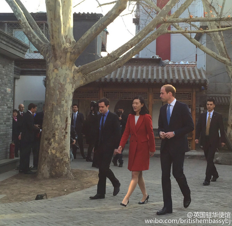 Príncipe Guillermo pasea por la callejón de Beijing1