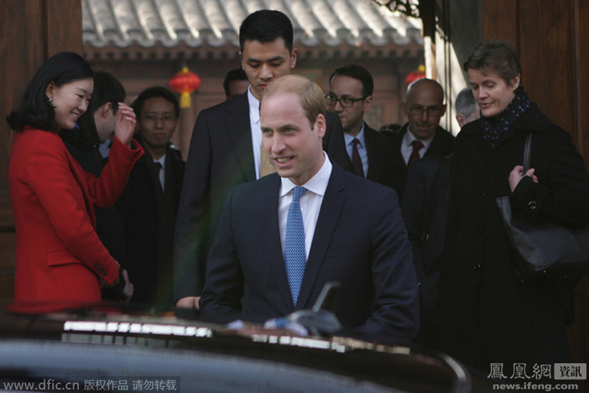 Príncipe Guillermo pasea por la callejón de Beijing4
