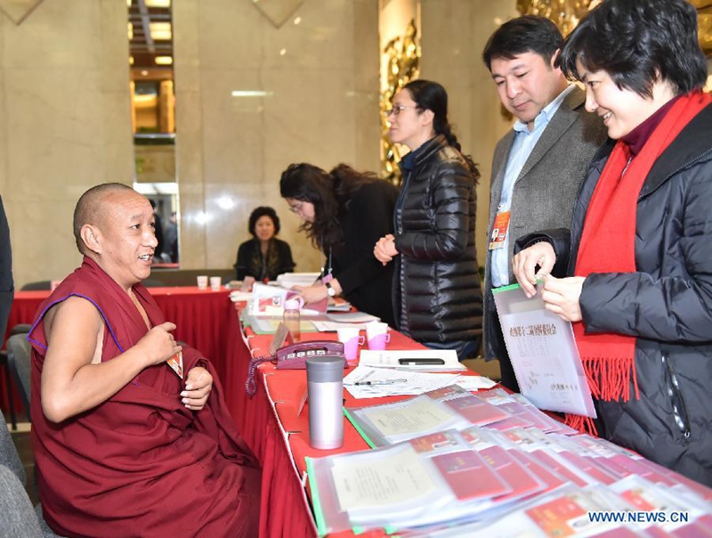 Miembros de la III Sesión del XII Comité Nacional de la CCPPCh llegan a Beijing 