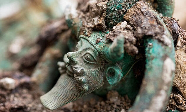Descubren lujosa tumba de un príncipe celta de hace 2.500 años en Francia3