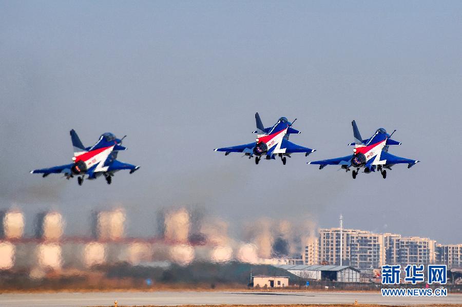 Mujeres pilotos de avión de combate J-10 de China debutarán en espectáculo aéreo 2