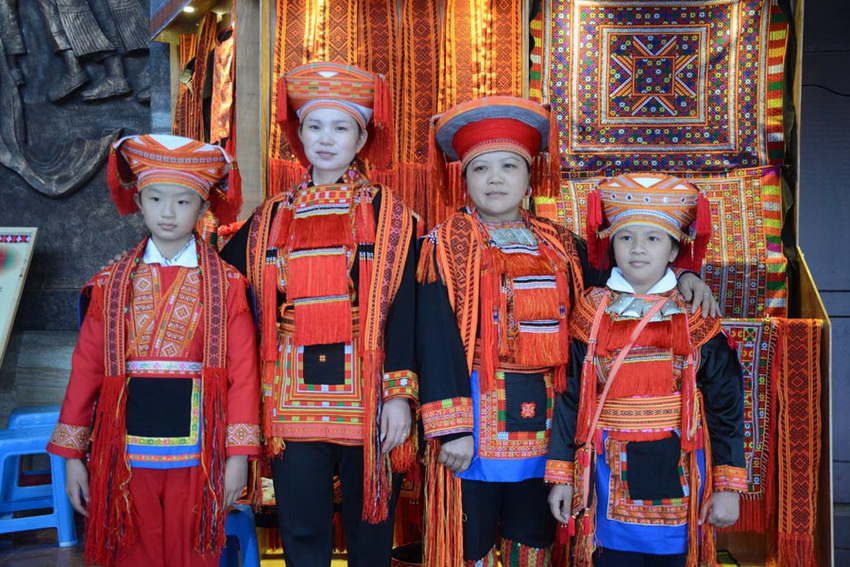 El código de vestido de los Yao transmite la identidad nacional 5