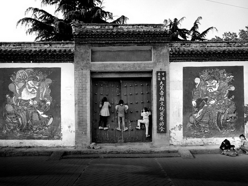 Templos antiguos y dios de los portales en la cultura popular de China