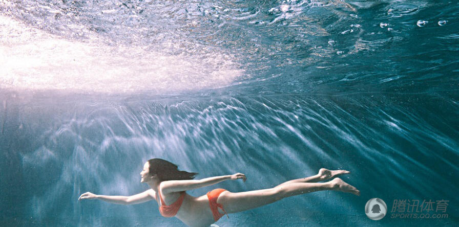 Mujer embarazada saca fotografía de ensueño bajo el agua5