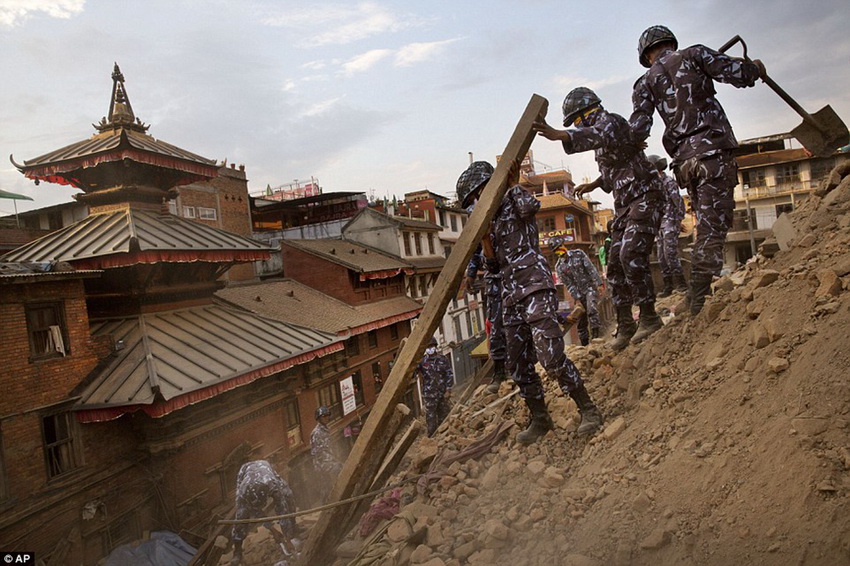  Imágenes de patrimonios nepaleses antes y después del sismo 7