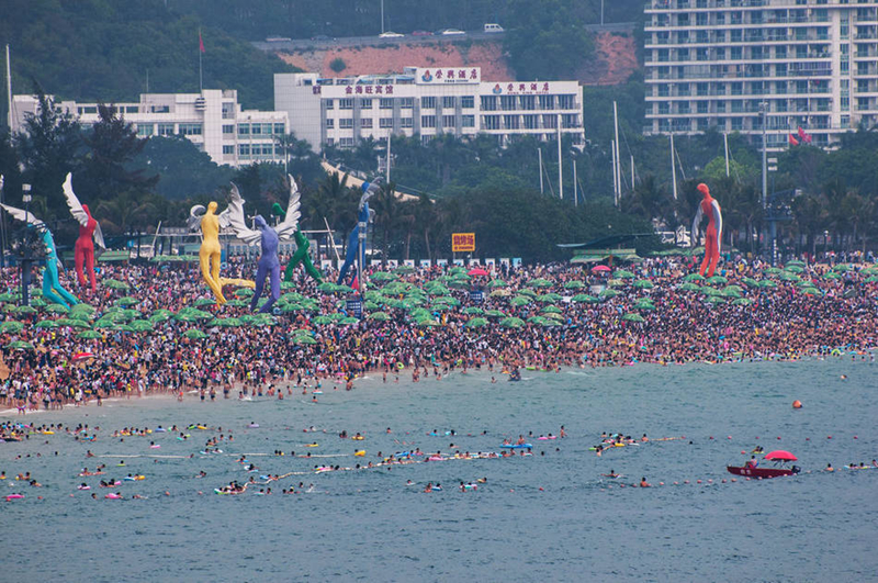 Miles de visitantes abarrotaron la playa de Shenzhen en el día del trabajador5