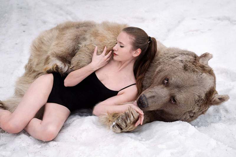 Sexy sesión de fotos de modelos rusas en protesta contra caza de animales6