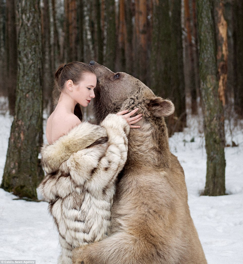 Sexy sesión de fotos de modelos rusas en protesta contra caza de animales7