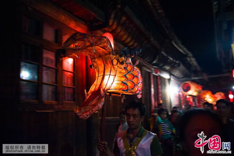 Enciclopedia de la cultura china: Diversión con el dragón con cuello cortado 2