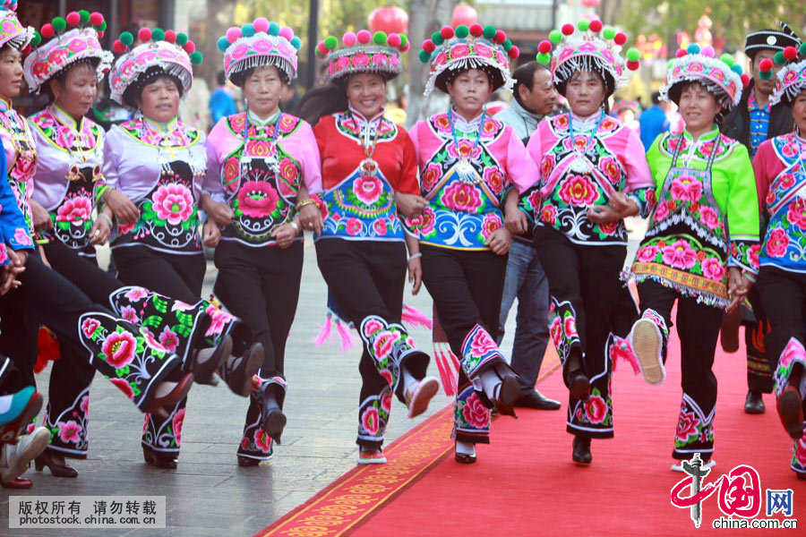 “Danza a pie izquierdo” de la etnia yi de la prefectura Chuxiong de Yunnan 2