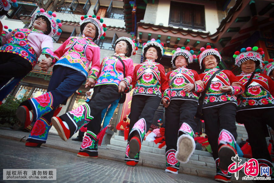 “Danza a pie izquierdo” de la etnia yi de la prefectura Chuxiong de Yunnan 4