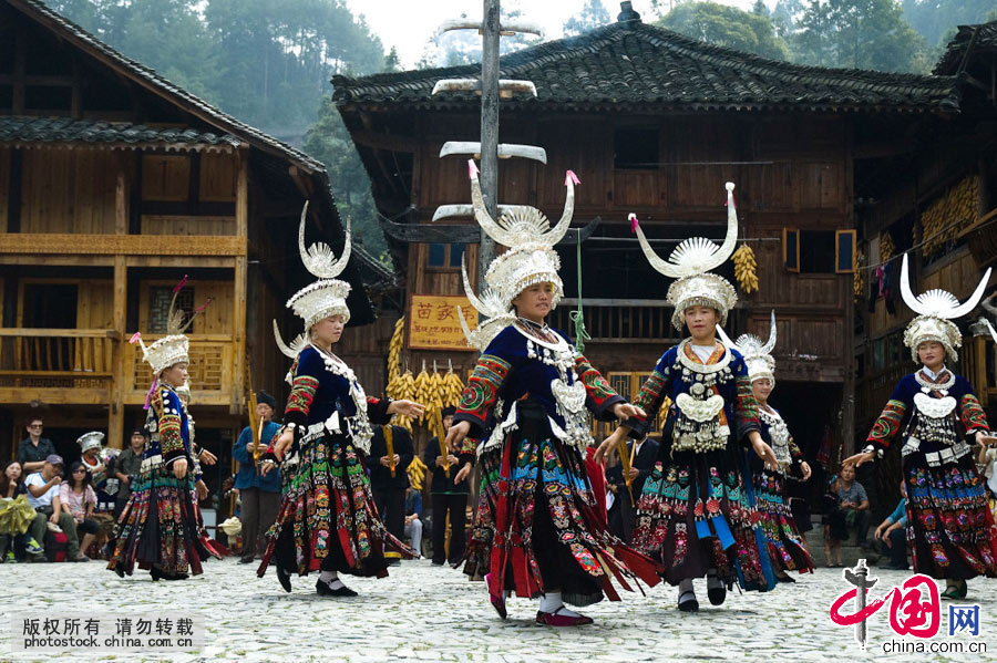 Enciclopedia de la cultura china: Adornos de plata de la etnia miao: milagro artístico 15