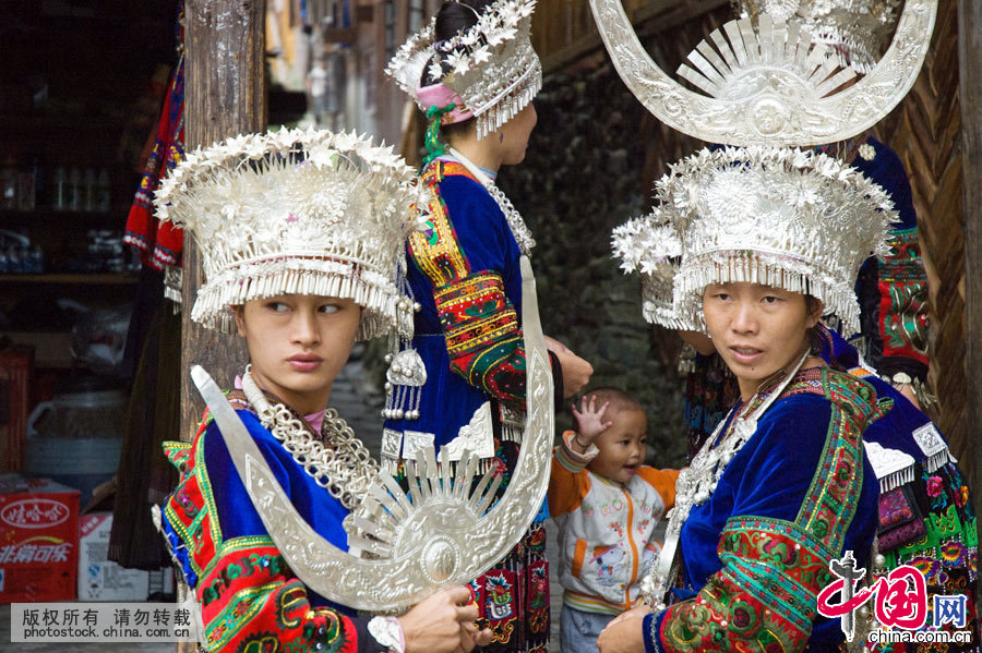 Enciclopedia de la cultura china: Adornos de plata de la etnia miao: milagro artístico 16