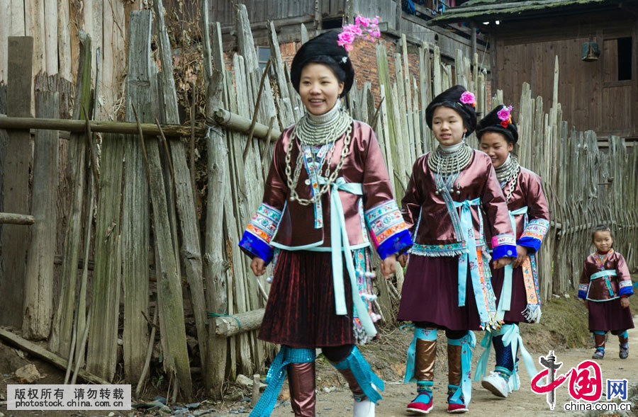 Enciclopedia de la cultura china: Libro histórico escrito en el vestido 2