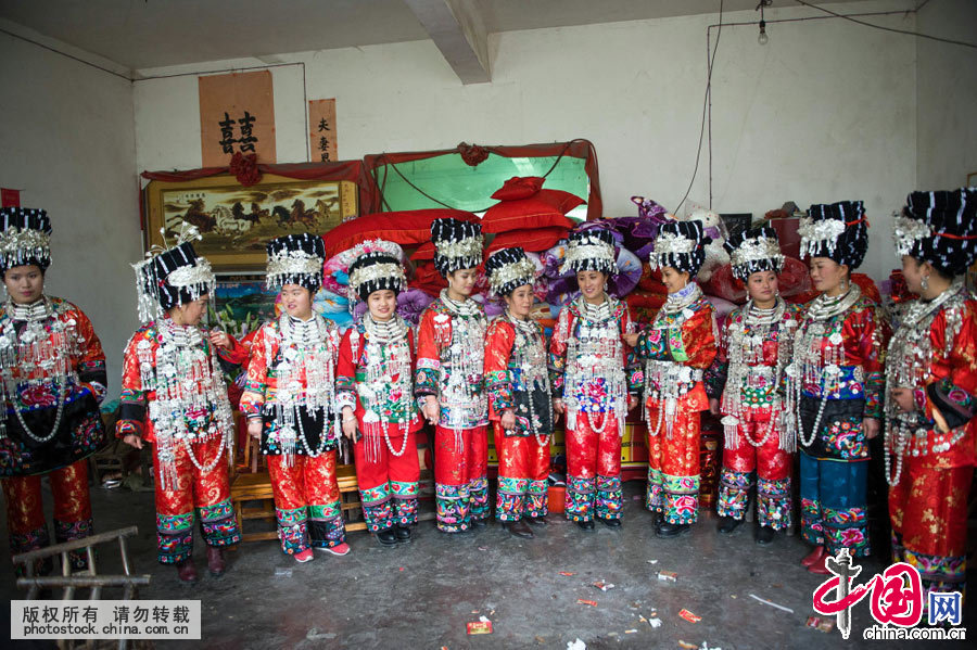 Enciclopedia de la cultura china: Libro histórico escrito en el vestido 12