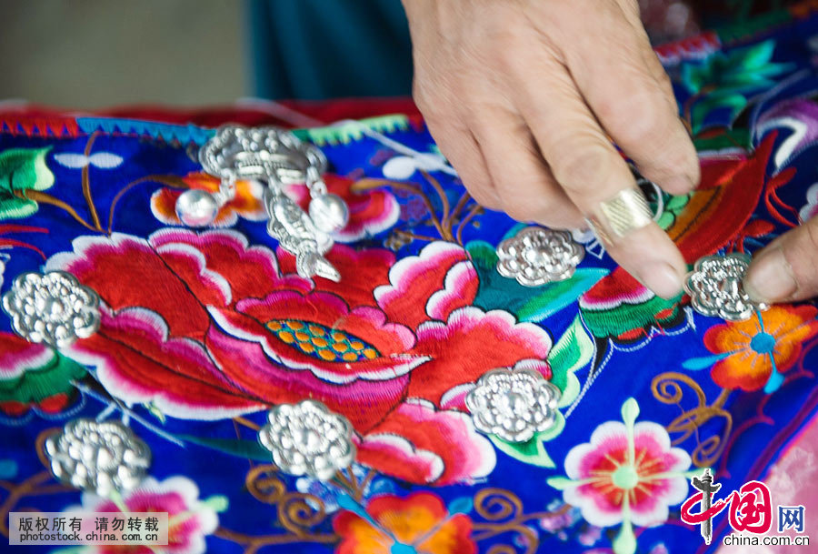 Enciclopedia de la cultura china: Libro histórico escrito en el vestido 18