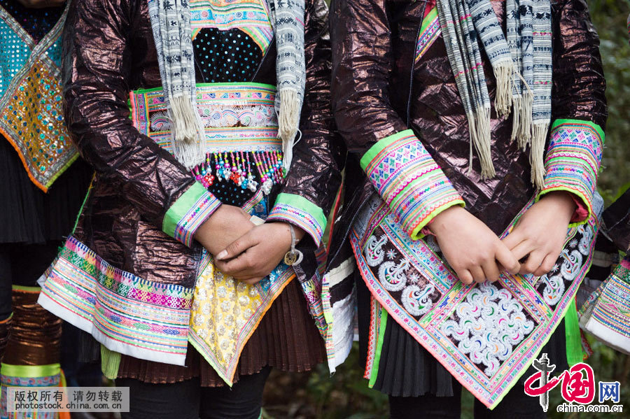 Enciclopedia de la cultura china: Libro histórico escrito en el vestido 28