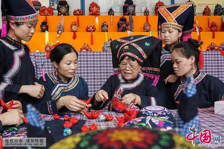 Enciclopedia de la cultura china: “Me Mie”, bolsa de perfume de la etnia Zhuang 3